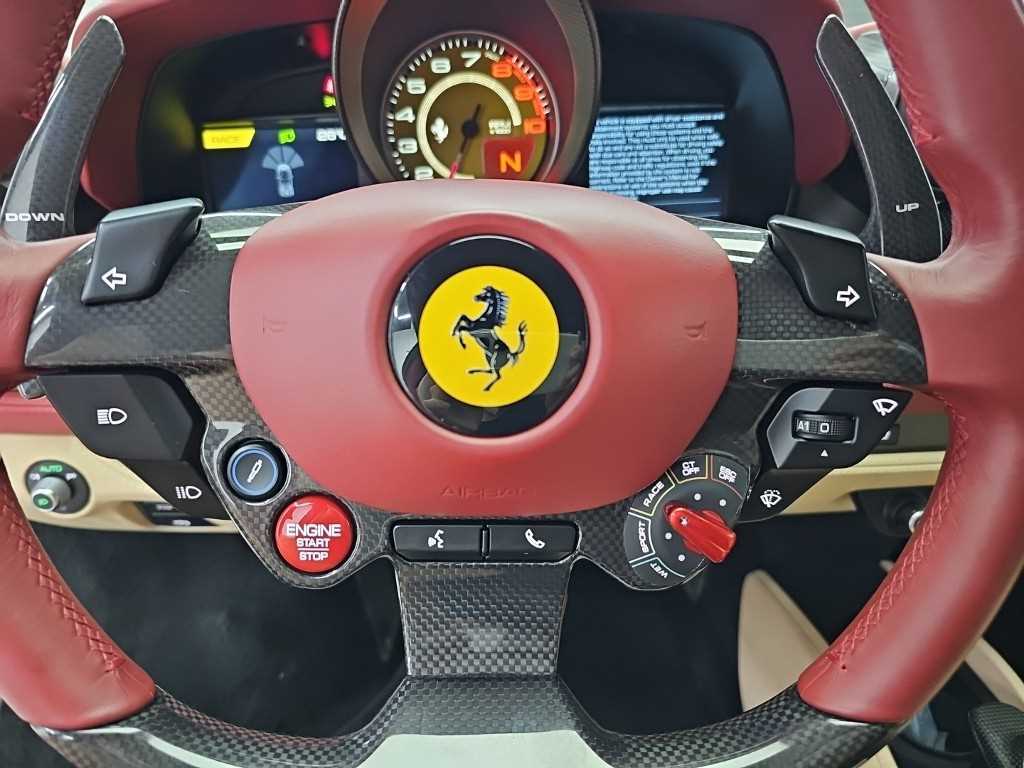 Ferrari F8 — photo 14