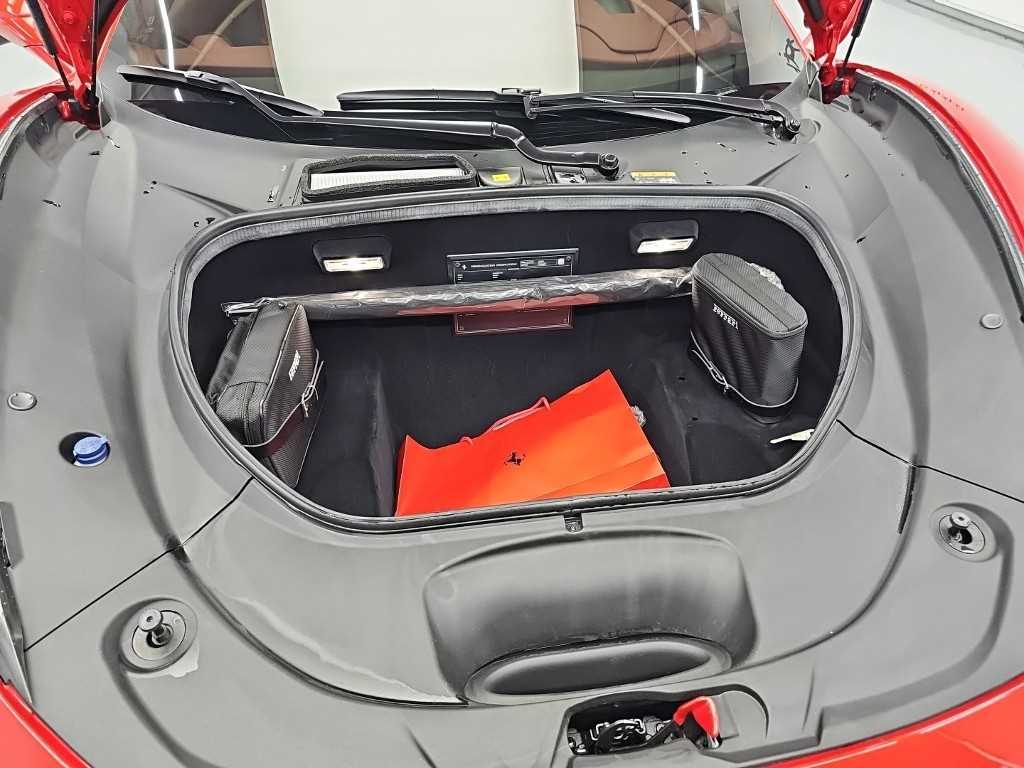 Ferrari F8 — photo 18