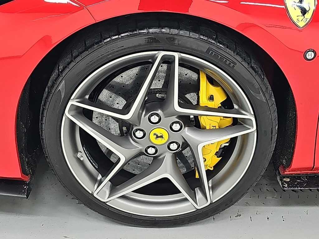 Ferrari F8 — photo 19