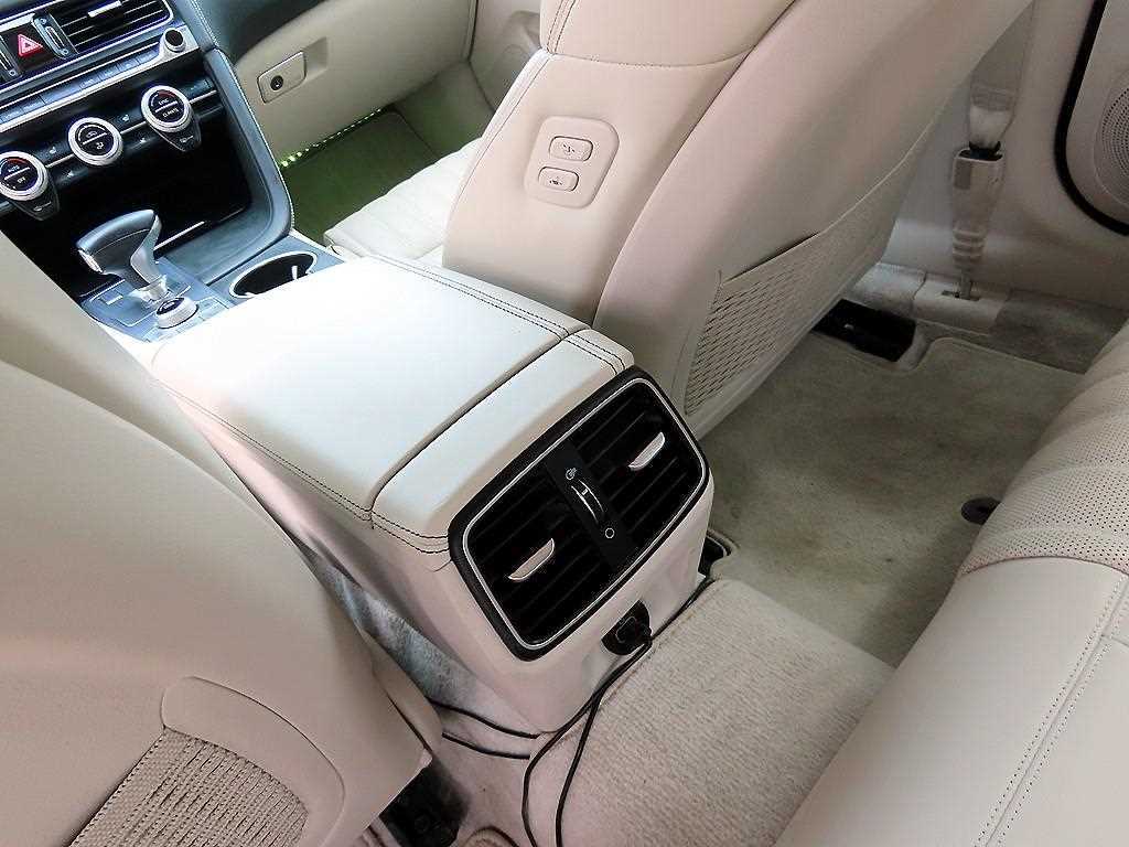 Genesis G70 — photo 15