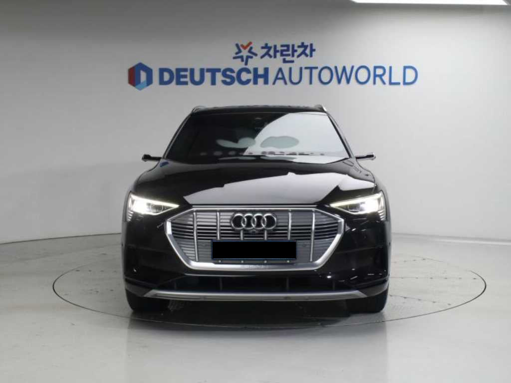 Audi e-tron — photo 03