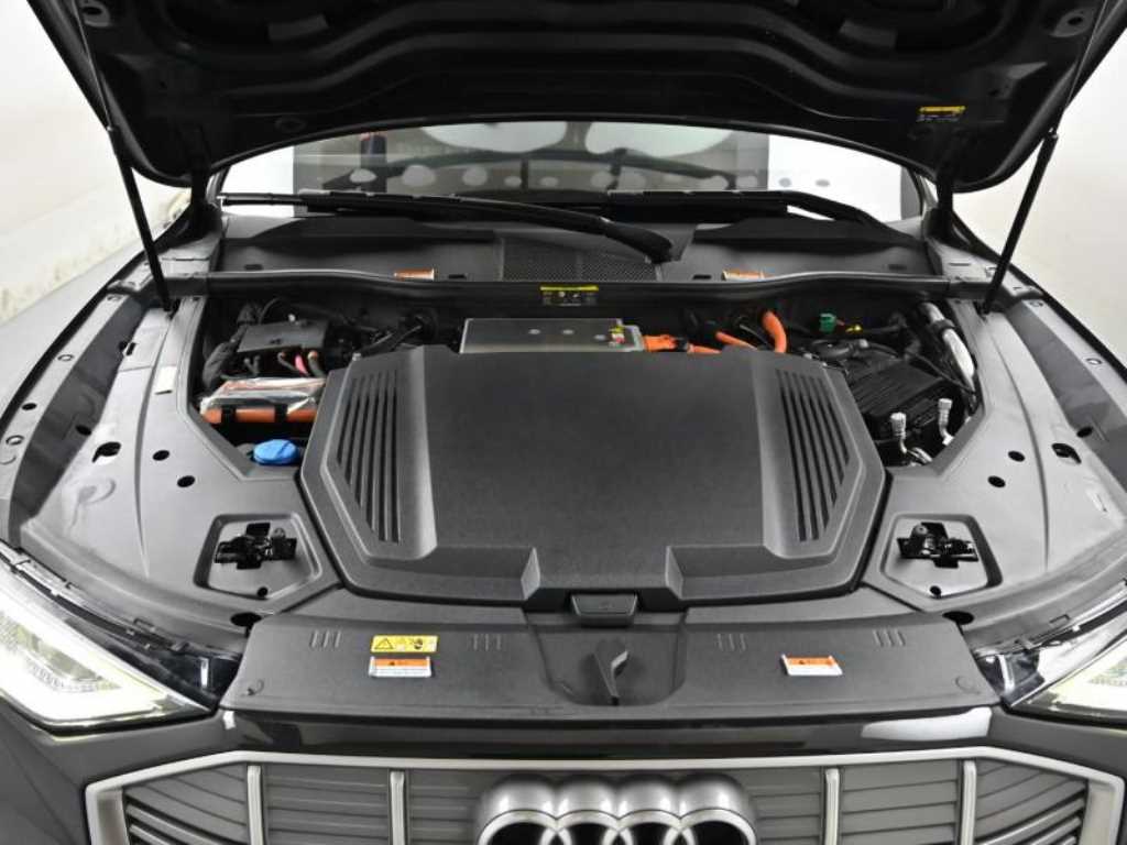 Audi e-tron — photo 06