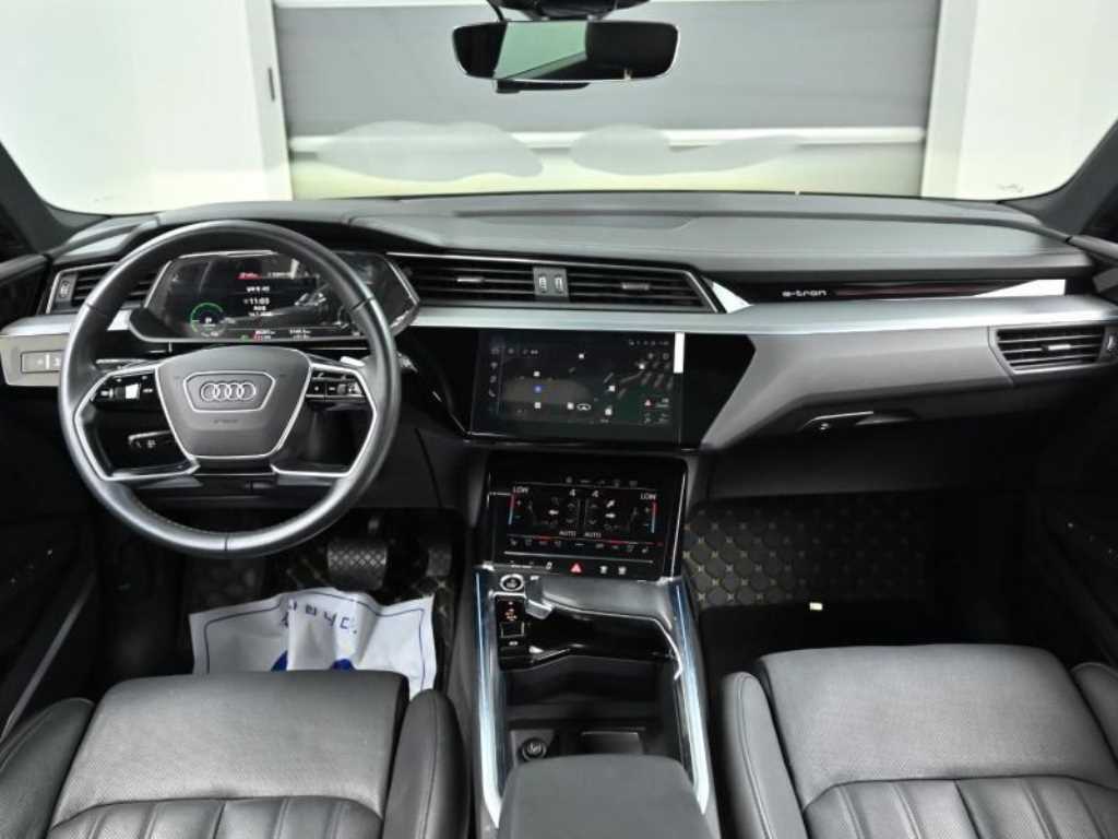 Audi e-tron — photo 07
