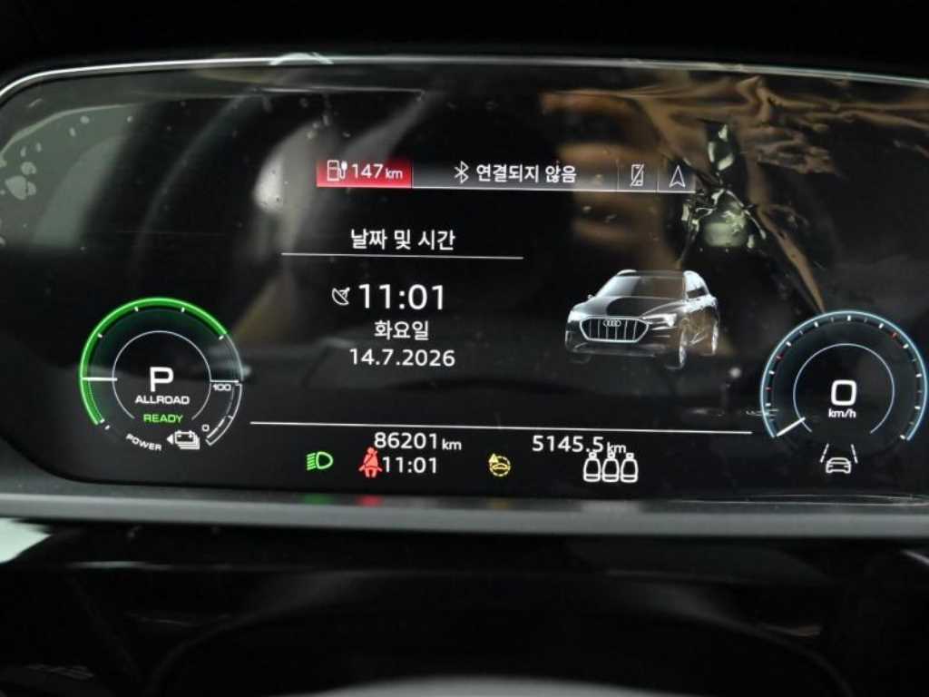 Audi e-tron — photo 08