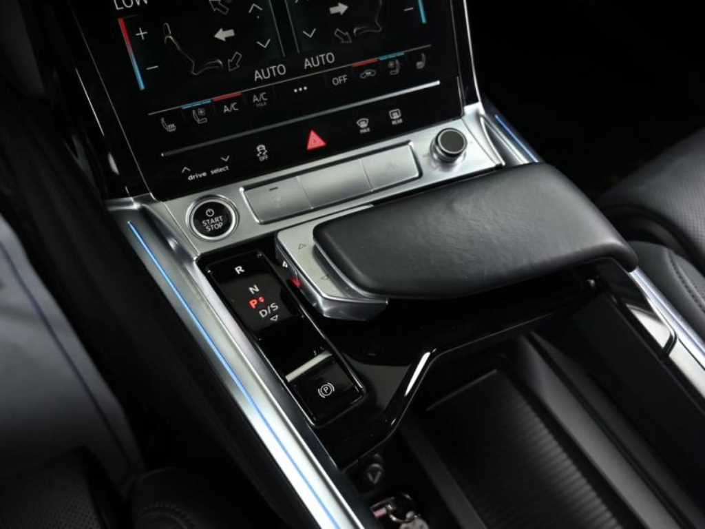 Audi e-tron — photo 09