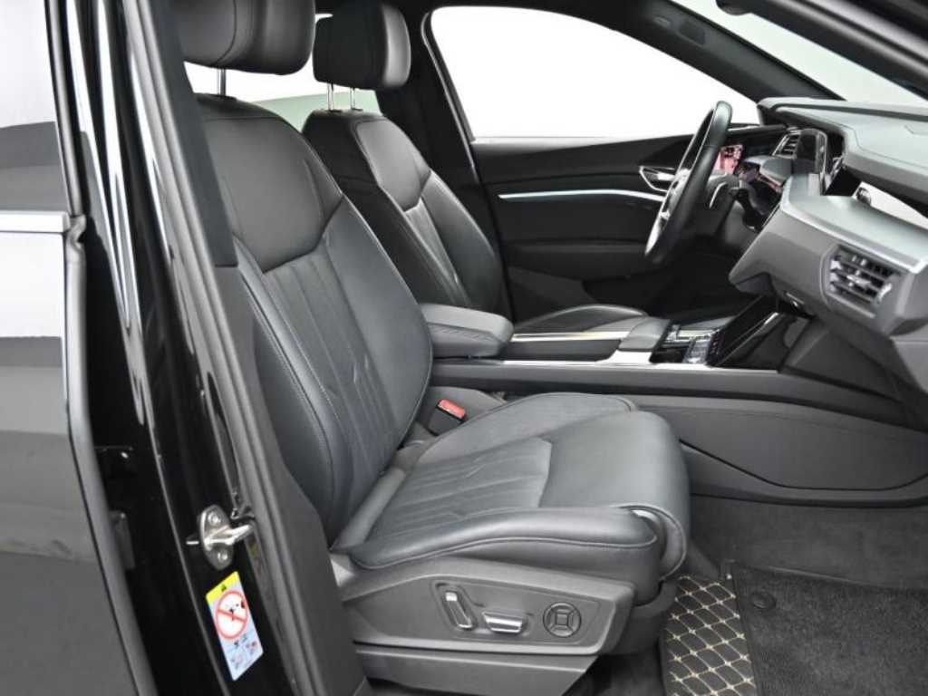 Audi e-tron — photo 10
