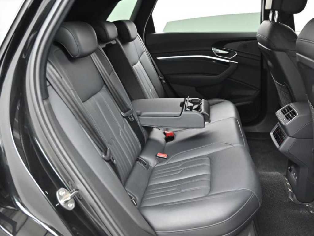 Audi e-tron — photo 12