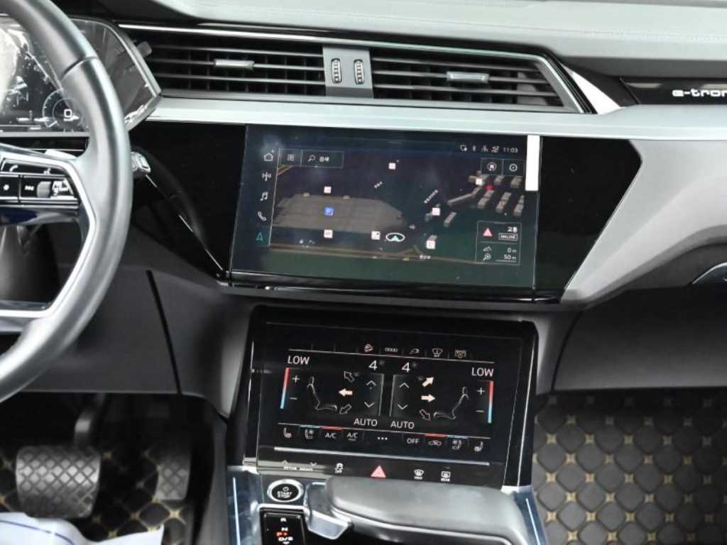 Audi e-tron — photo 14