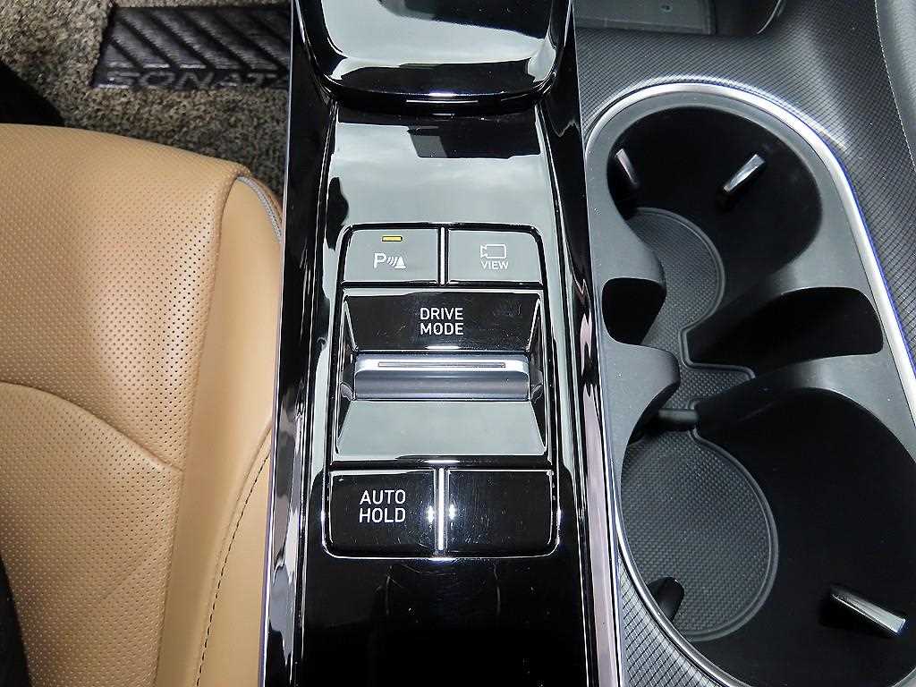 Hyundai Sonata — photo 13