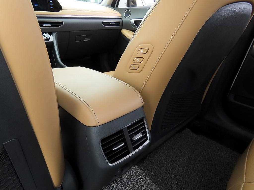 Hyundai Sonata — photo 17