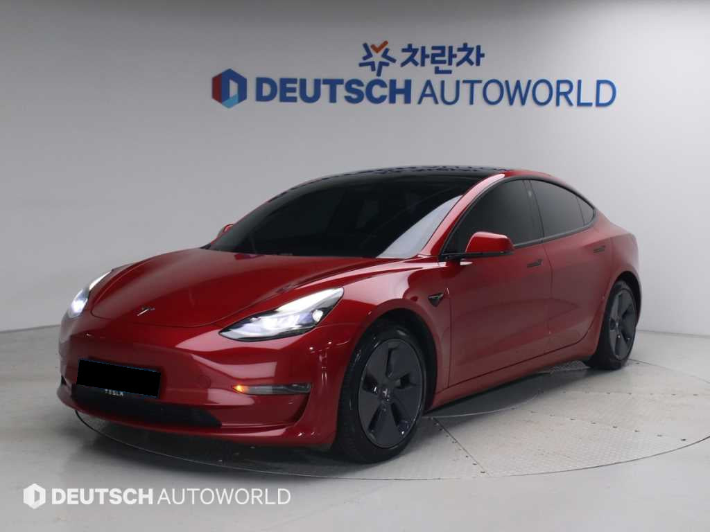 Tesla Model 3 — photo 01