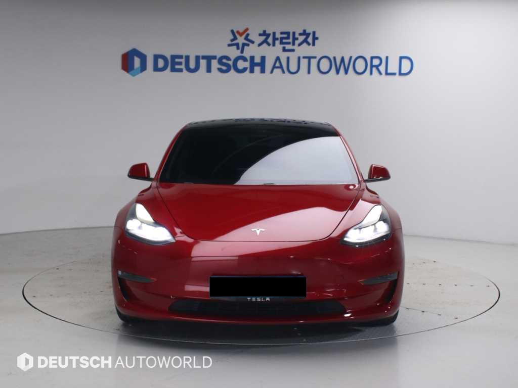 Tesla Model 3 — photo 03