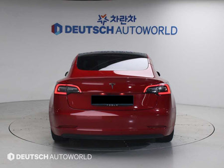 Tesla Model 3 — photo 04