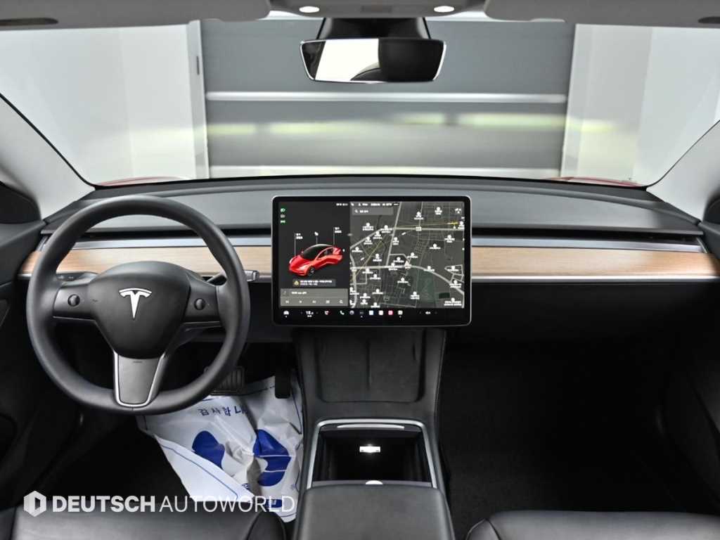 Tesla Model 3 — photo 07