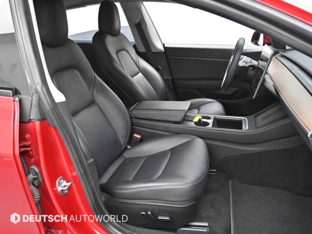Tesla Model 3 — photo 10