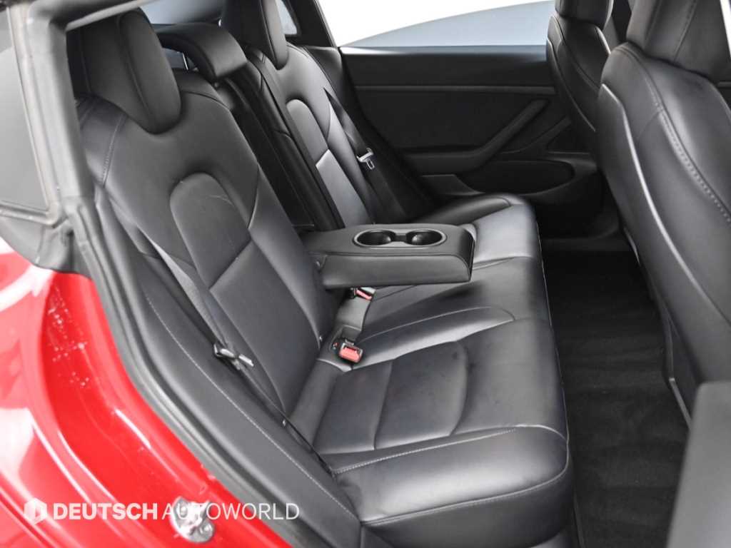 Tesla Model 3 — photo 12