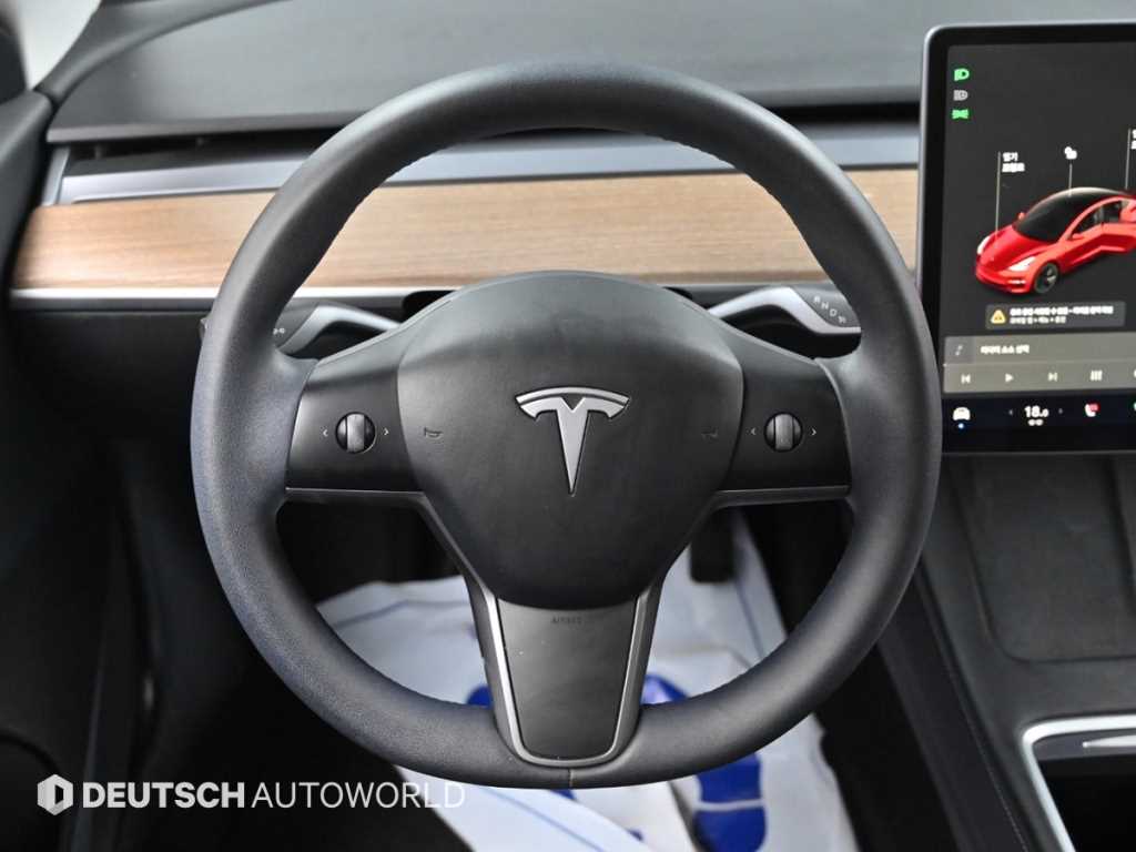 Tesla Model 3 — photo 13