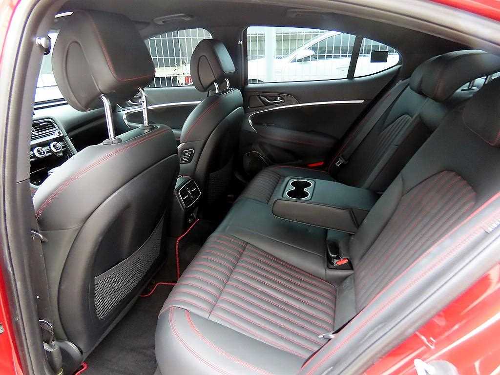 Genesis G70 — photo 06