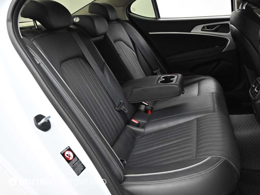 Genesis G70 — photo 12