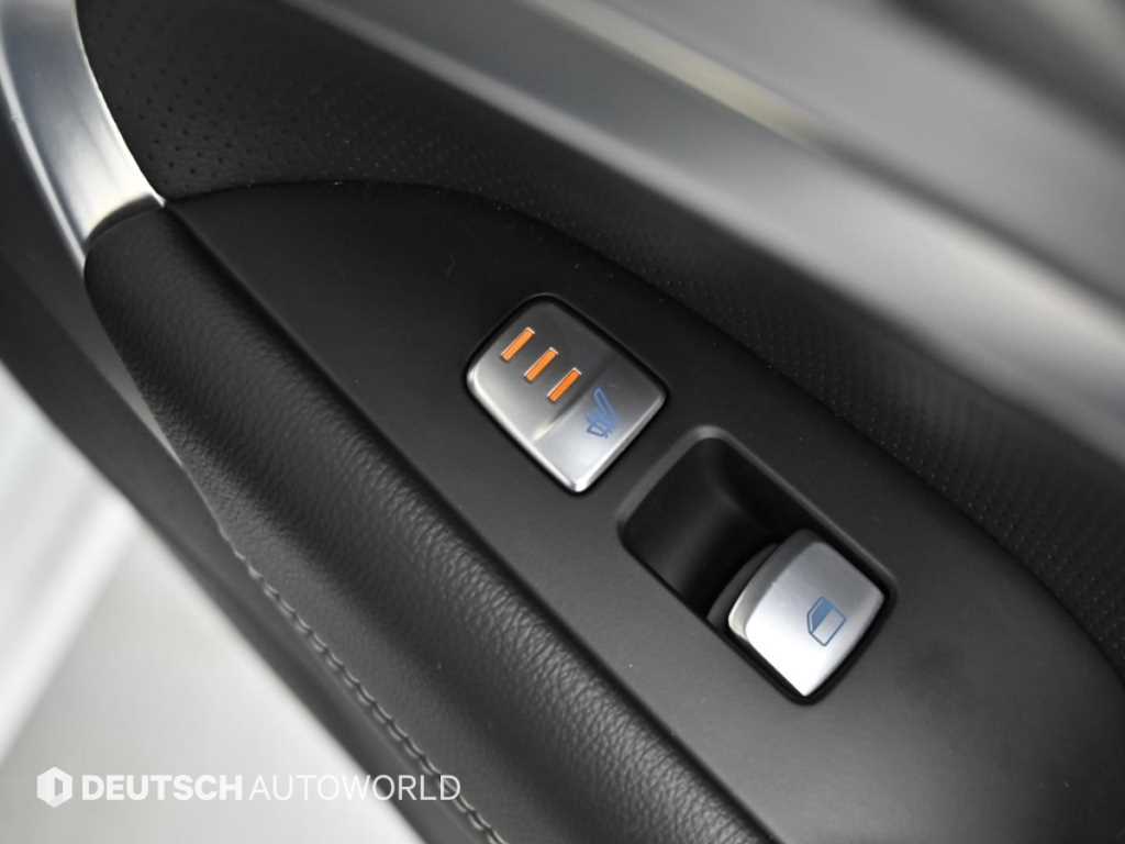 Genesis G70 — photo 16