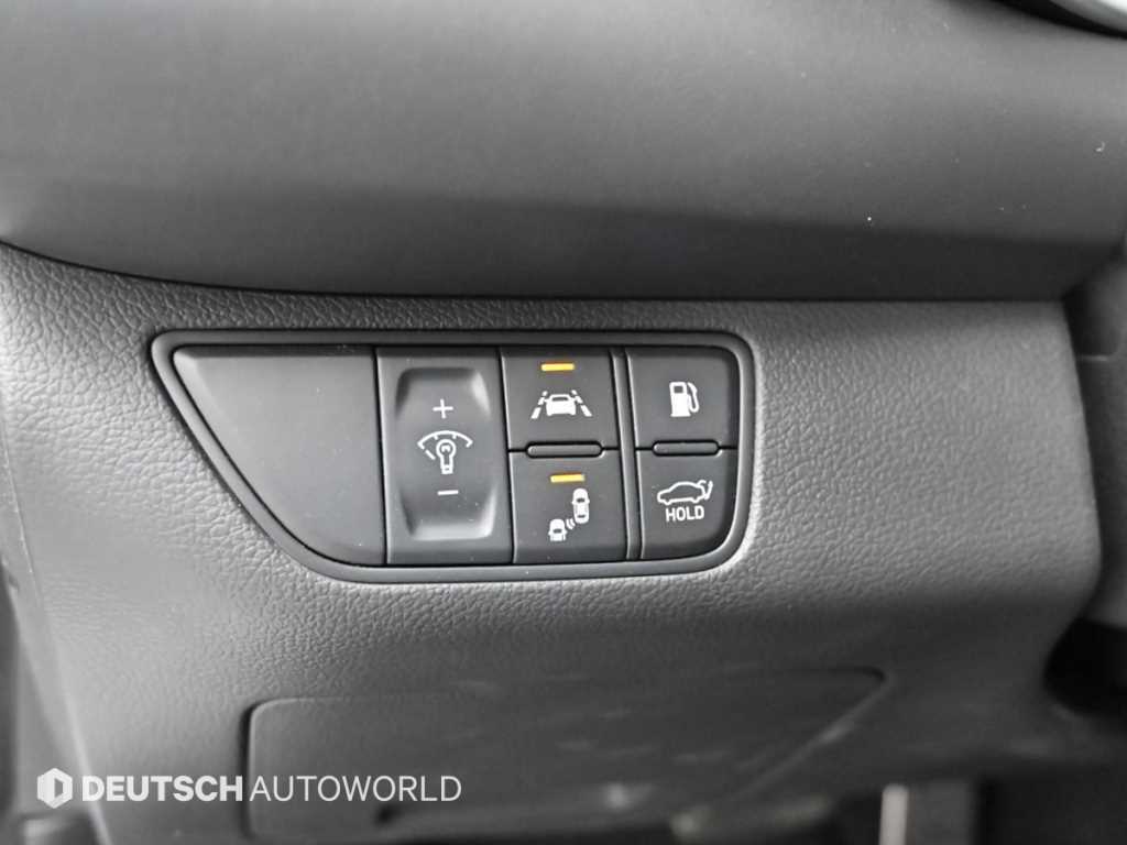 Genesis G70 — photo 17