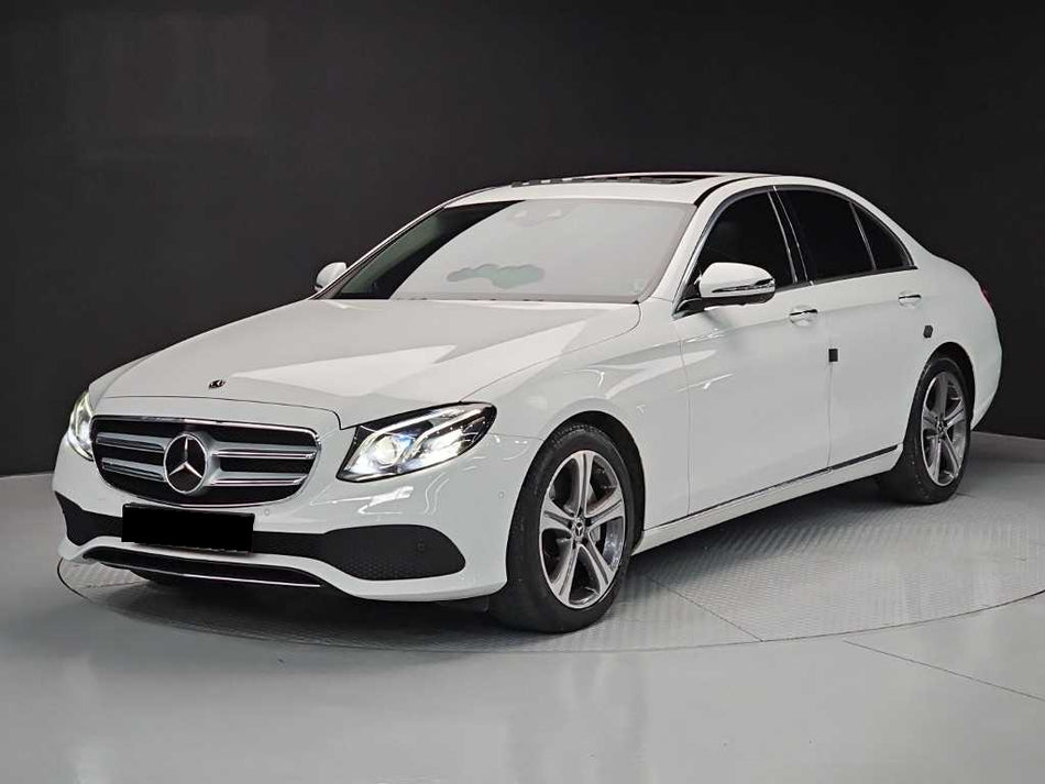 Mercedes-Benz E-Class — photo 01