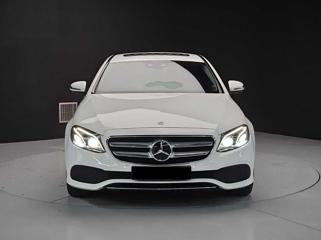 Mercedes-Benz E-Class — photo 02