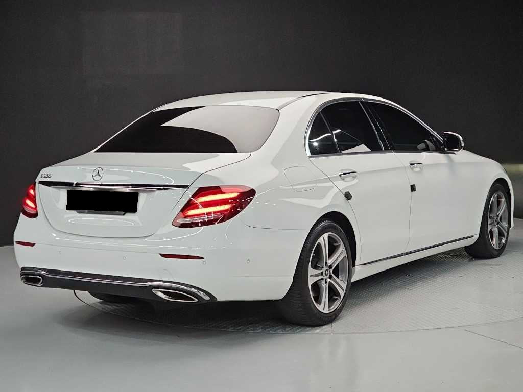 Mercedes-Benz E-Class — photo 04