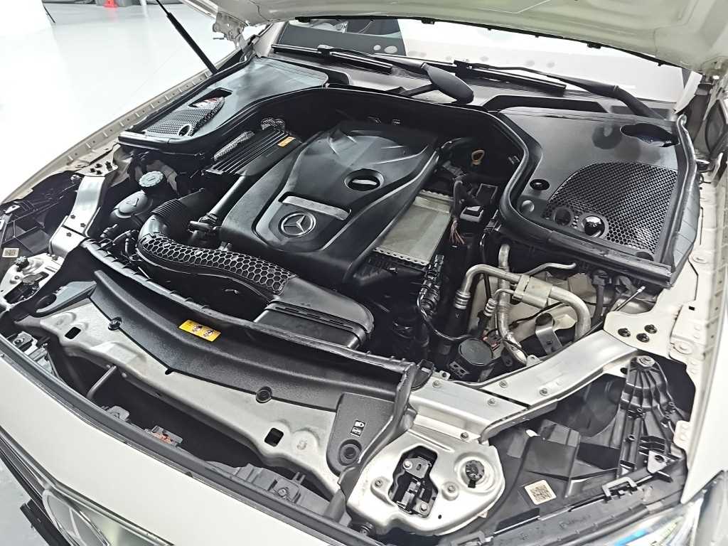 Mercedes-Benz E-Class — photo 05