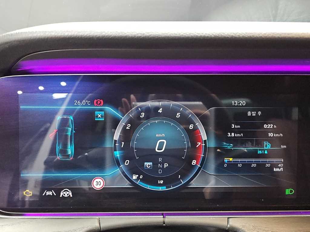 Mercedes-Benz E-Class — photo 06