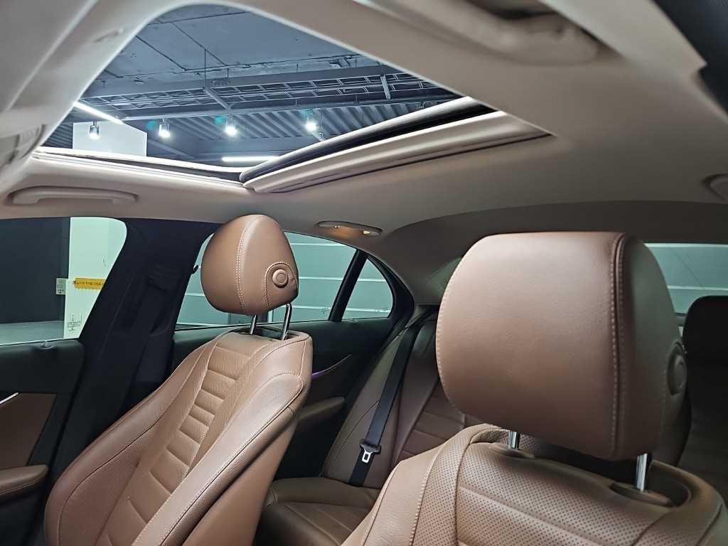 Mercedes-Benz E-Class — photo 13