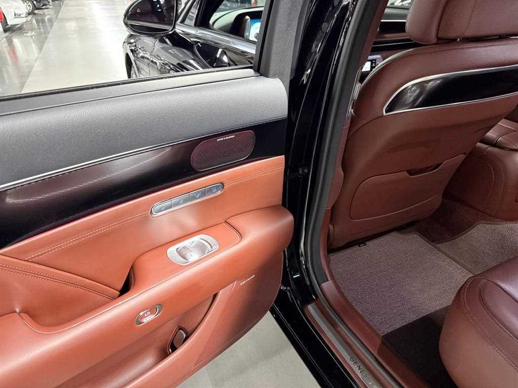 Genesis G90 — photo 18