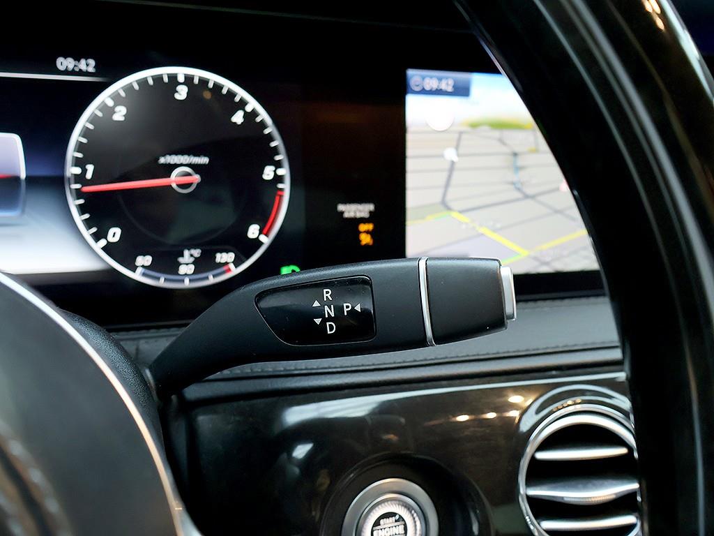 Mercedes-Benz S-Class — photo 10