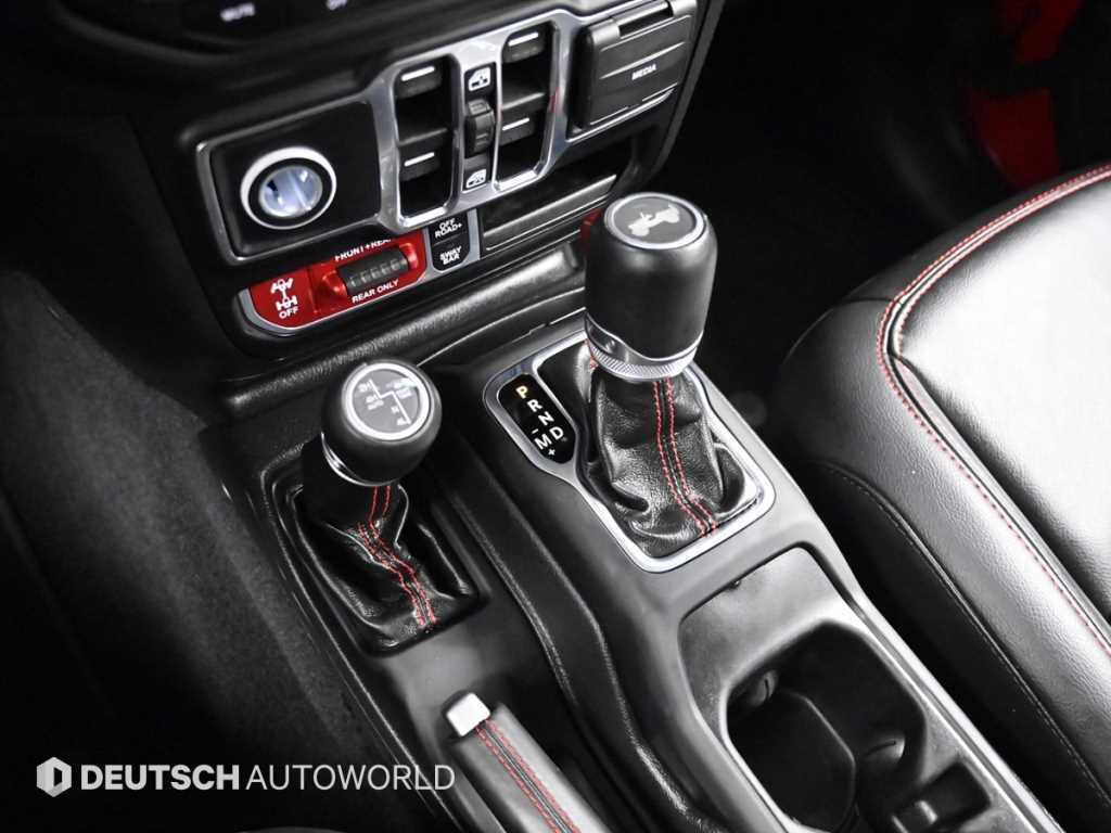 Jeep Wrangler — photo 09