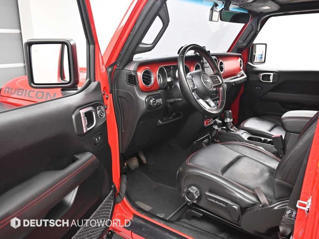 Jeep Wrangler — photo 11