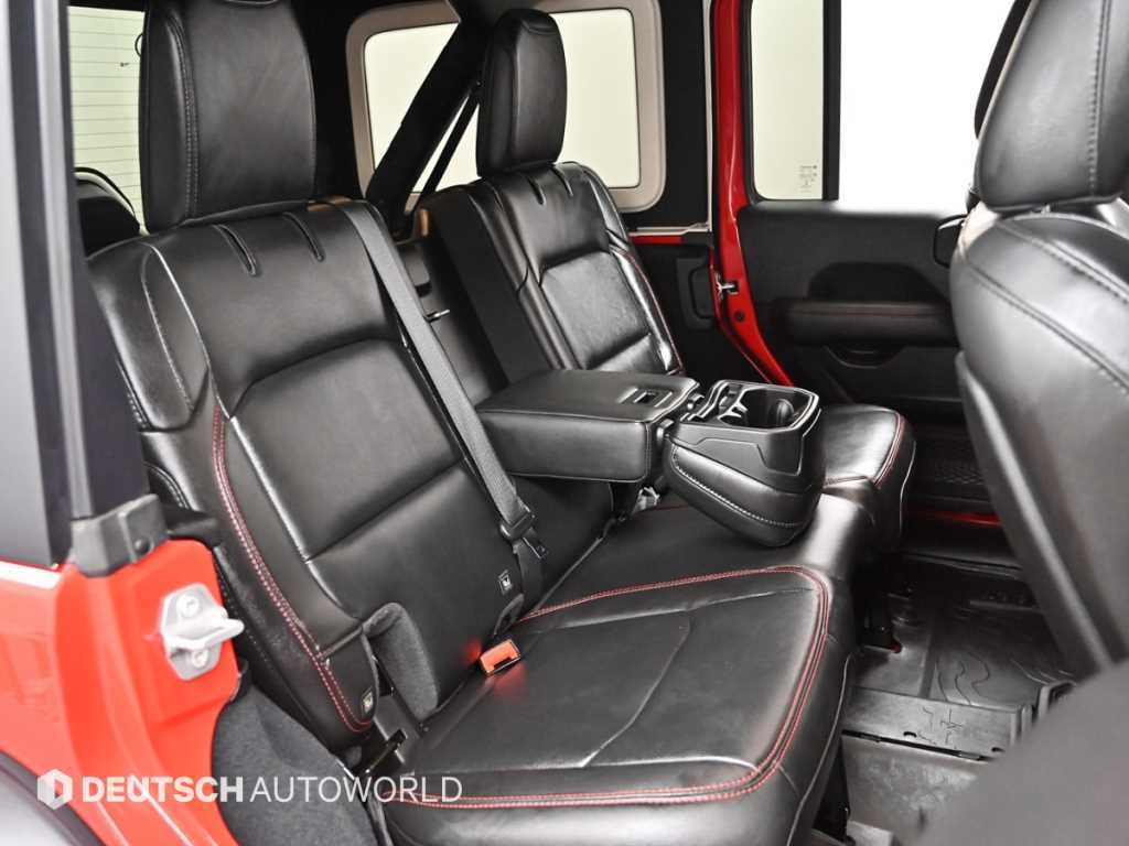 Jeep Wrangler — photo 12