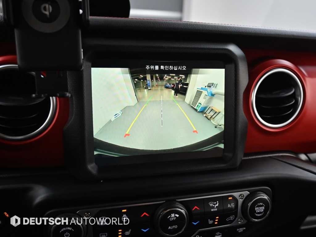 Jeep Wrangler — photo 15
