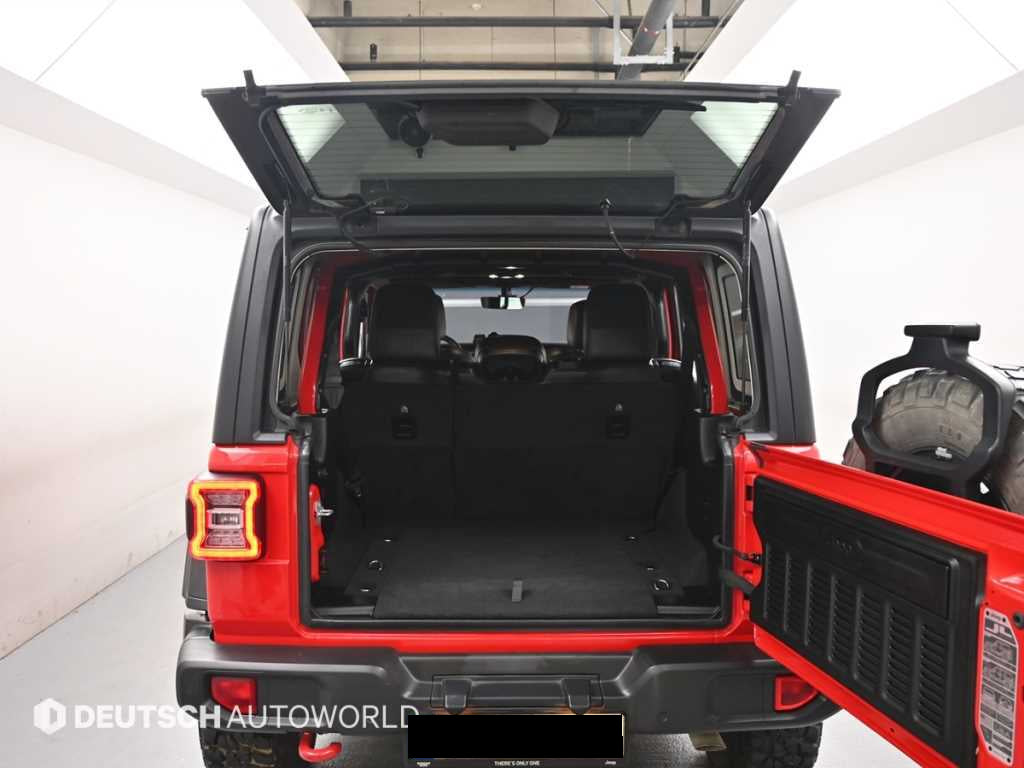 Jeep Wrangler — photo 19