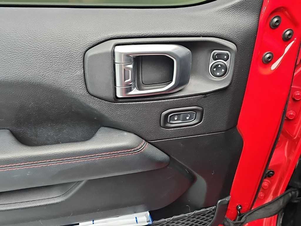 Jeep Wrangler — photo 16