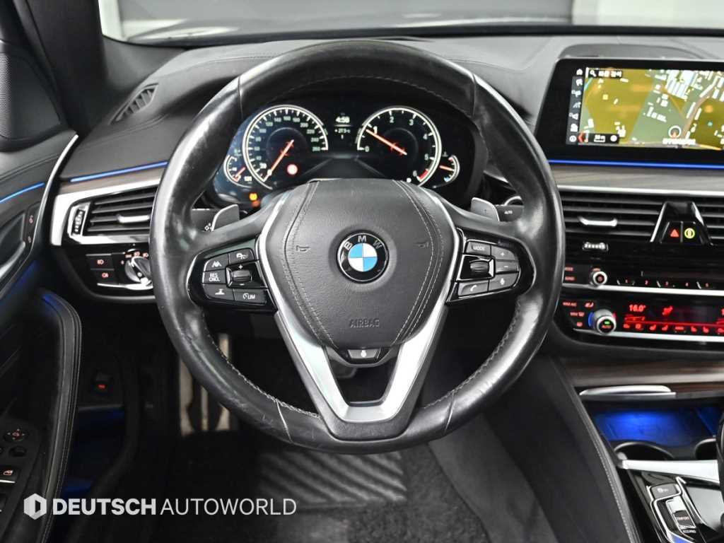 BMW 5-Series — photo 13