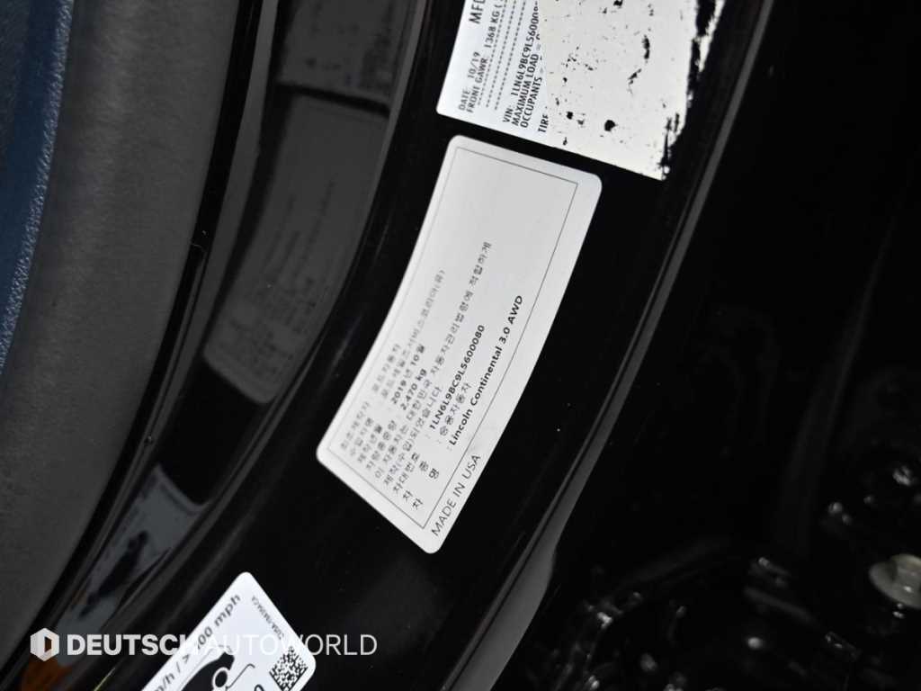 Lincoln Continental — photo 20