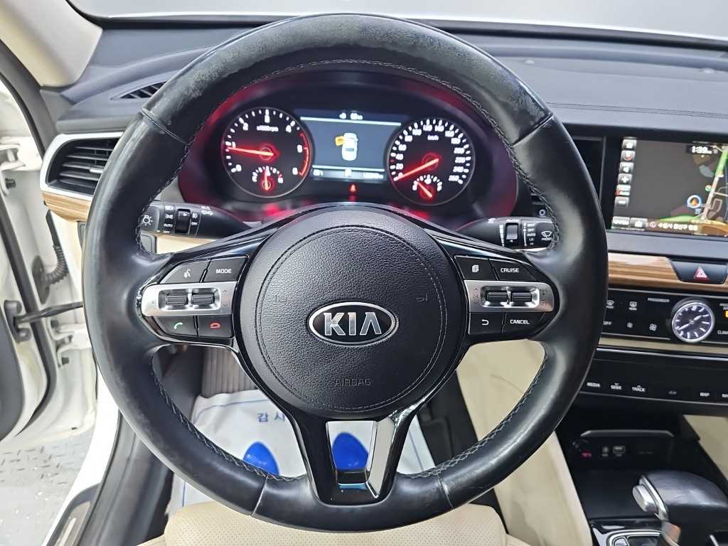 Kia K7 — photo 09