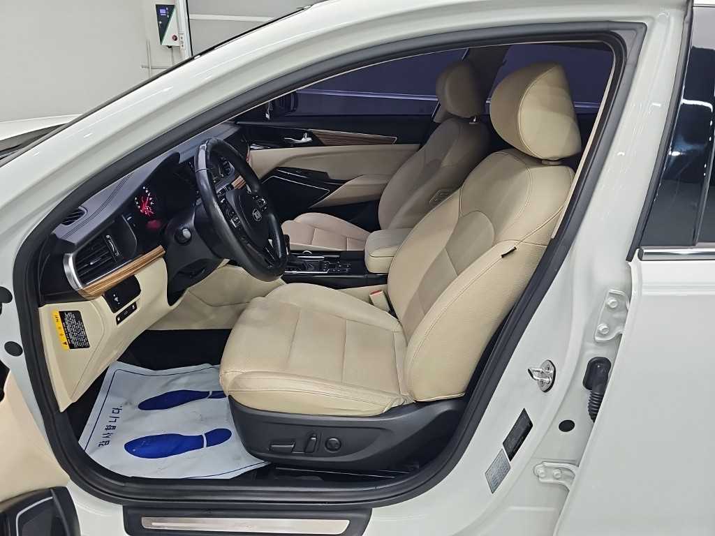 Kia K7 — photo 11
