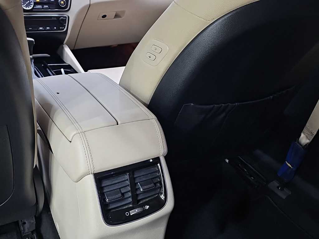 Kia K7 — photo 14