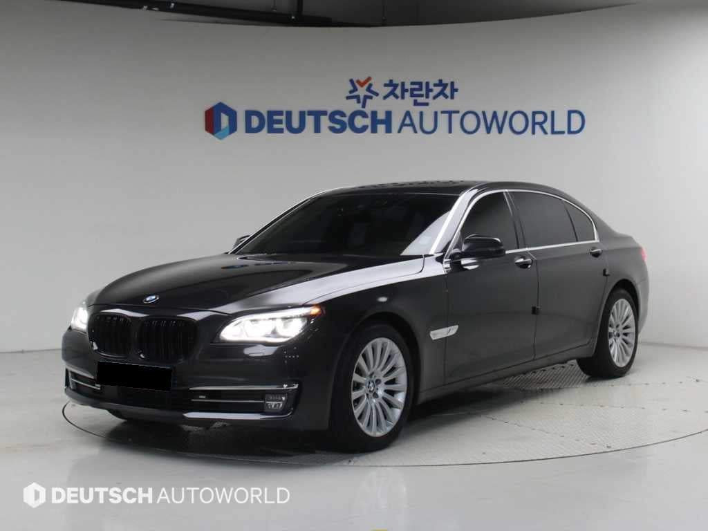 BMW 7-Series — photo 01