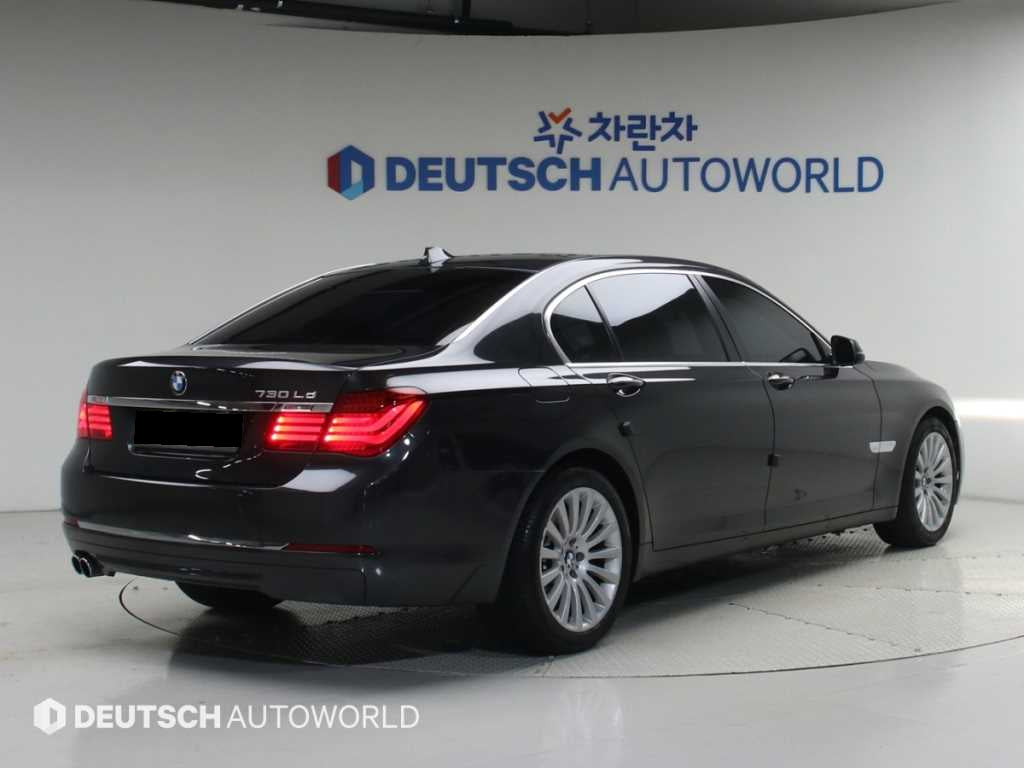 BMW 7-Series — photo 02