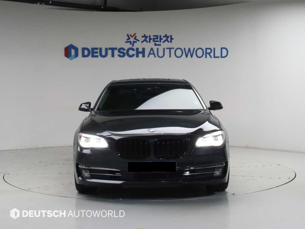 BMW 7-Series — photo 03