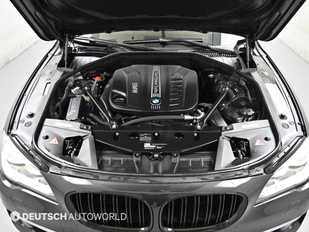 BMW 7-Series — photo 06