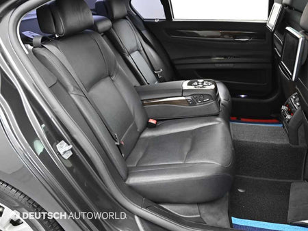 BMW 7-Series — photo 12