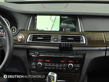 BMW 7-Series — photo 14